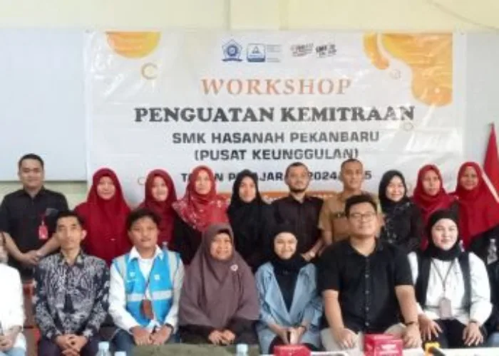 PLN Icon Plus Sumbagteng Lanjutkan Kolaborasi Teaching Factory dengan SMK Hasanah Pekanbaru
