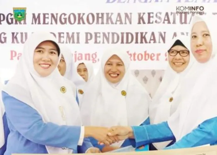 Sri Wahyuningsih Pimpin IGTKI-PGRI Padang Panjang 2024-2029