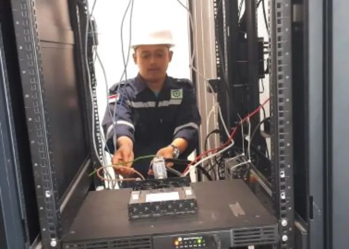 Kolaborasi Icon Plus Sumbagteng dan PT. PLN (Persero) UP2D Riau Kepulauan Riau Guna Pemeliharaan Aset Radio Komunikasi