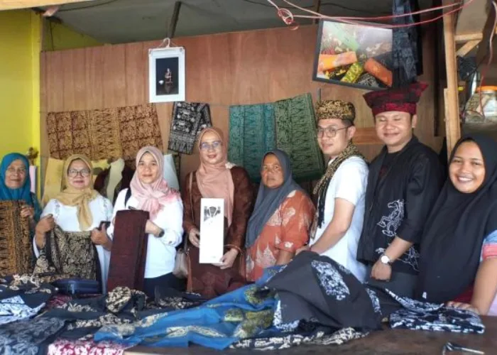 Pastikan Perkembangan Usaha, Dekranasda Tinjau UMKM