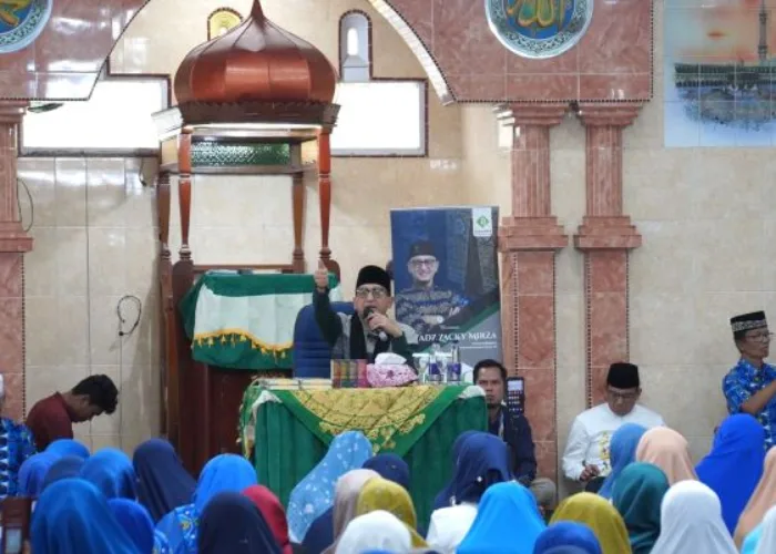Ratusan Jemaah BKMT Ikuti Kajian Agama Bersama Ustaz Zacky Mirza