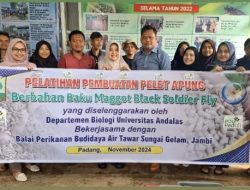 Bersama Biologi Unand, PLN Latih Kelompok BinaanBikin Pelet Apung Ikan Berbahan Baku Maggot Black Soldier Fly