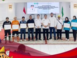 Diserahkan Pj Wako Sonny, 334 Petugas Kebersihan Terima Bonus Piala Adipura