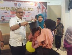 Pj Wako Andree Wisuda 42 Balita Lulus Stunting di Kecamatan Padang Timur