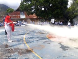 Satpol PP Damkar Gelar Sosis Bakar di SMAN 2