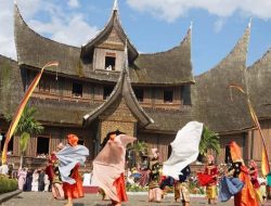 Bupati Eka Putra Tutup FPM 2024, Tari Kolosal Pukau Ribuan Pengunjung