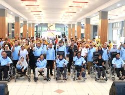 Semangat Inklusif HDI 2024, Pemko Serahkan Bantuan Kursi Roda untuk Disabilitas