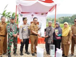 Dukung Petani Cabai, Pemko Salurkan Bantuan Sarana Produksi