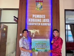 Wujud Nyata Kepedulian untuk Masyarakat, PLN Icon Plus Salurkan Bantuan TJSL untuk Kantor Desa Kubang Jaya