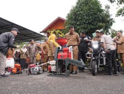 Pj Wako Sonny Serahkan Bantuan Alsintan BI Untuk Keltan Jalan Baru