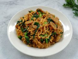 Mau Sarapan Mie Goreng Sayuran dengan Acar Mentimun, Coba Resep Berikut