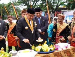 Bupati Sutan Riska Pimpin Upacara HUT ke-21 Kabupaten Dharmasraya