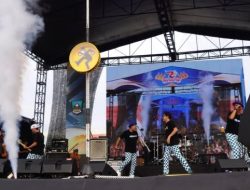 Tipe-X Sukses Guncang Dharmasraya, Ribuan Penonton Berjingkrak