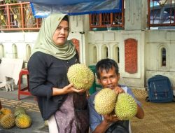 Trik Pasutri Penjual Durian Mempertahankan Kepercayaan dan Kepuasan Pelanggan