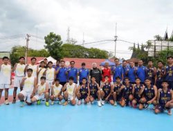 Bupati Eka Putra Buka Open Turnamen Larak’s Invitation Basketball 2025