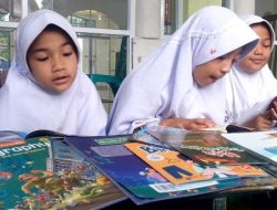 Lapak Baca Perpustakaan Masjid Al Maghfirah Diuji Coba, Anak-anak Antusias Membaca
