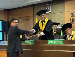 Komunikasi Politik dan Budaya Pemangku Adat Suku di Minangkabau (Studi Etnografi Kritis Tentang Dominasi Pemangku Adat dalam Proses Demokrasi di Sumatera Barat)
