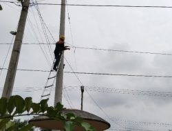 Dukung Kebutuhan Digital, PLN Icon Plus Lakukan Perapian Kabel di Rambah Samo