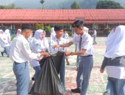 SMAN 3 Lakukan Aksi Nyata Peduli Sampah, Peduli Sesama
