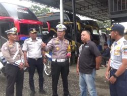 Polres Dharmasraya, Dinkes dan Dishub Lakukan Tes Kesehatan dan Tes Urine Sopir Bus AKAP