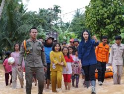 Tinjau Lokasi Banjir di Abai Siat, Bupati Annisa: Kami akan Semaksimal Mungkin Bantu Masyarakat Terdampak