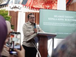 Tercepat Rekonsiliasi Pajak Pusat Atas Belanja Daerah, Bupati Eka Putra Diganjar Penghargaan
