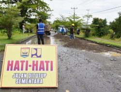 Sesuai Instruksi Wako Yota, Gercep DPUPRP Pariaman Lakukan Penimbunan Jalan Berlubang