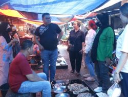 Rico Alviano Kunspek ke Pasar Purus Memastikan Harga Bahan Pokok dan Gas Elpiji Stabil
