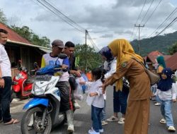 TPA Permata Ibu Berbagi Takjil dan Sembako di Bulan Ramadan