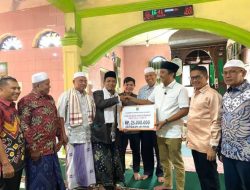 Didampingi Bupati Hamsuardi, Wagub Vasko Safari Ramadan dan Salurkan Bantuan