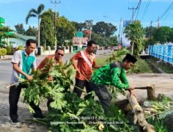 Warga Kankemenag Pasbar Gelar Goro Tata Lingkungan