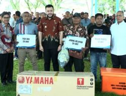 Wako Fadly Amran Hadirkan Solusi untuk Nelayan, Serahkan Bantuan dan Berikan Perlindungan Sosial