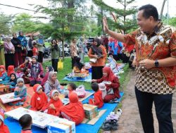 Wako Yota Balad Buka Lomba Kolase Peserta Didik PAUD dan Lomba Finger Painting Guru