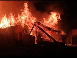 Kebakaran di Jati Baru, Rumah Dua Lantai Dilalap Si Jago Merah