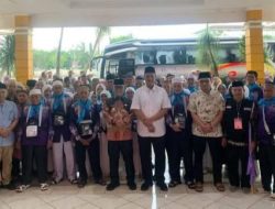 Bupati Yulianto Lepas Keberangkatan 30 Calhaj Pasaman Barat