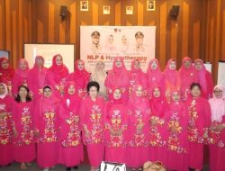 GOW Padang Dorong Perempuan Tingkatkan Kapasitas Lewat Training Dasar NLP dan Hipnoterapi