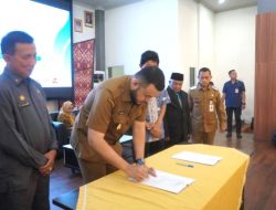 Serahkan SK 397 CPNS, Wako Fadly Amran Tegaskan Pentingnya Integritas dan Loyalitas