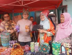 Wamendagri Bima Arya Terkesan Produk UMKM Padang, Dorong Promosi dan Digitalisasi