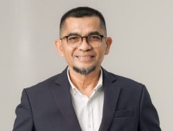 Lihatlah Ki Hajar Dewantara Sedang Menangis Tersungu-sungu