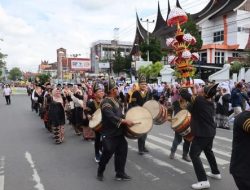 Hoyak Tabuik Pukau Penonton Pawai Budaya Muskomwil I APEKSI 2025