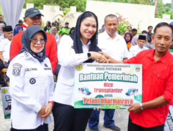 Bupati dan Wabup Serahkan Pokir Alex Indra Lukman Senilai Rp29 Miliar kepada Petani