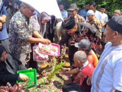 Ratusan Pelayat Mengiringi, Wako dan Wawako Padang Panjang Lepas Jenazah Syahrul