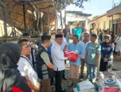 Wawako Maigus Nasir Serahkan Bantuan Dasar Korban Kebakaran