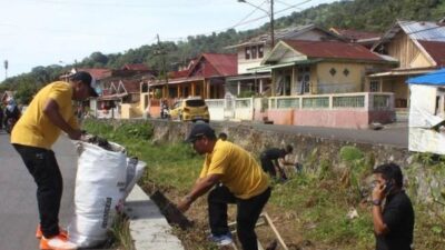 Usai Apel HLH, ASN dan Non-ASN Pungut Sampah Plastik