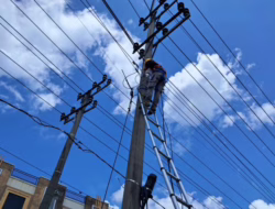 Optimalisasi Koneksi Internet, PLN Icon Plus Lakukan Perbaikan Instalasi Kabel Fiber Optik di Rengat Barat