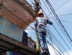 Akselerasi Penataan Jaringan, PLN Icon Plus Tertibkan Kabel FO di Jalan Khatib Sulaiman Padang Panjang