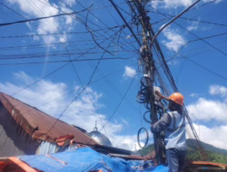 Dukung Program Pemerintah, PLN Icon Plus dan PLN ULP Padang Panjang Tertibkan Jaringan Kabel
