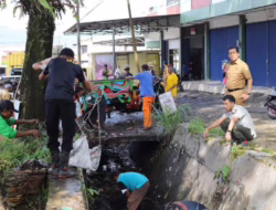 Pasca Hujan Deras, Tim Gabungan Langsung Bersihkan Saluran Drainase