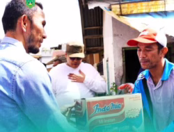 Wako Hendri dan Wawako Allex Salurkan Bantuan untuk Warga Kurang Mampu