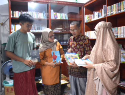 TBM Si Pintar Sungai Sariak Padang Pariaman Terima Donasi Buku dari Denny JA